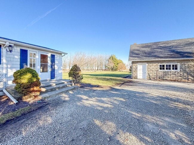 Building Photo - 3 bedroom, 2 bathroom Quiet Retreat With Scenic Views-Mansfield, Illinois