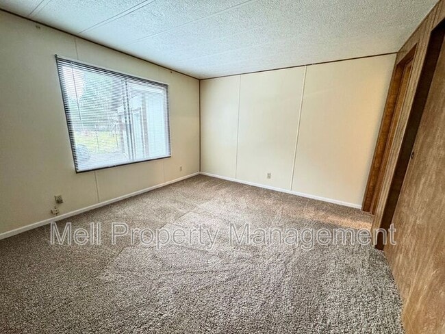 Building Photo - 2050 E Timberlake Dr W
