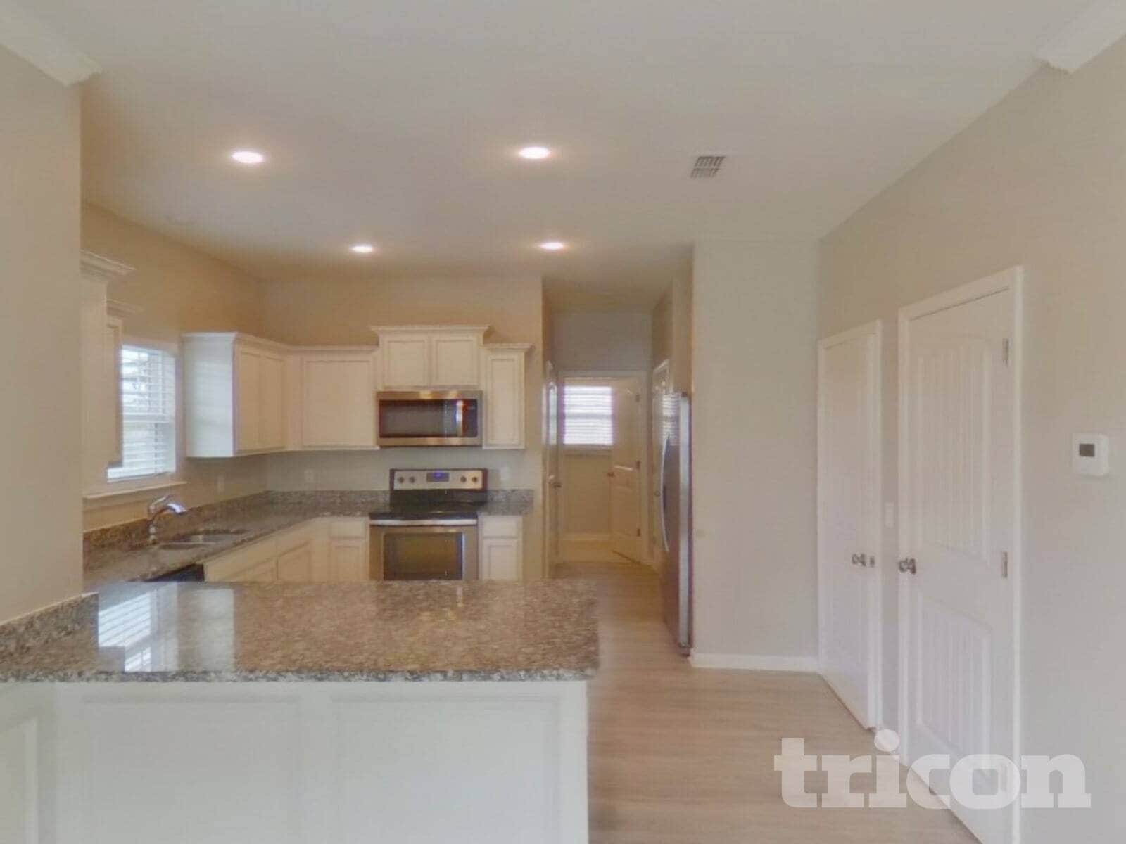 Building Photo - 2043 Shafer Dr