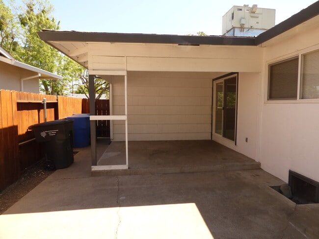 Building Photo - 6988 McQuillan Cir