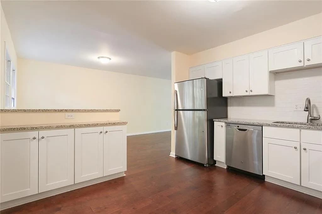 Building Photo - Room in House on Shawnee Trail