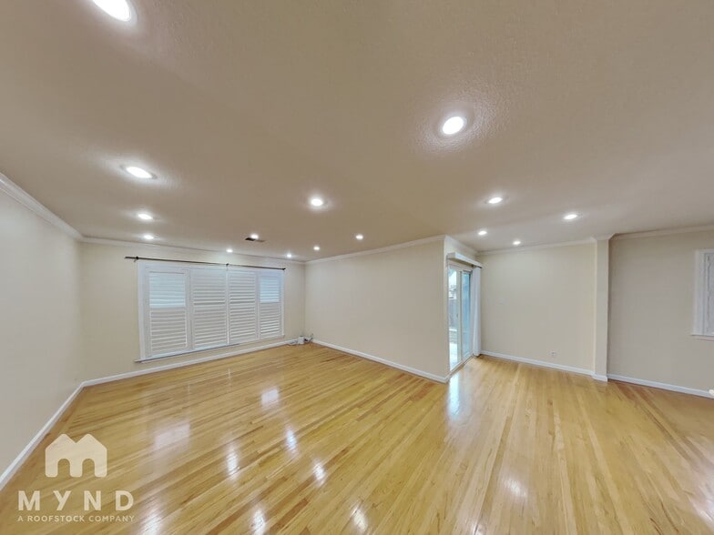 Building Photo - 4690 Cambio Ct