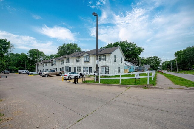 Building Photo - 955 Leroy St