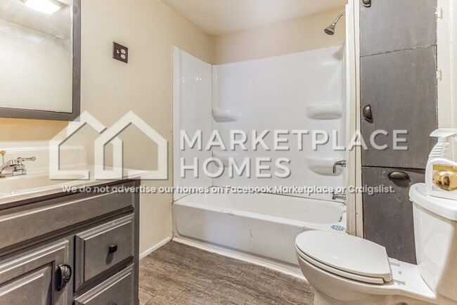 Building Photo - 1445 5th Ave