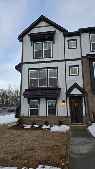 Building Photo - 3021 Rexton Ln