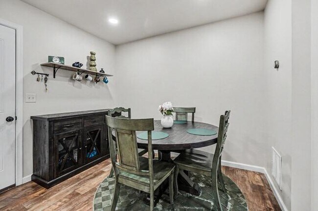 Building Photo - 519 Byler Cir