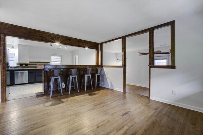 Building Photo - 221 Forest Cir