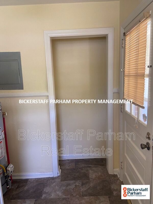Building Photo - 3053 Blan St