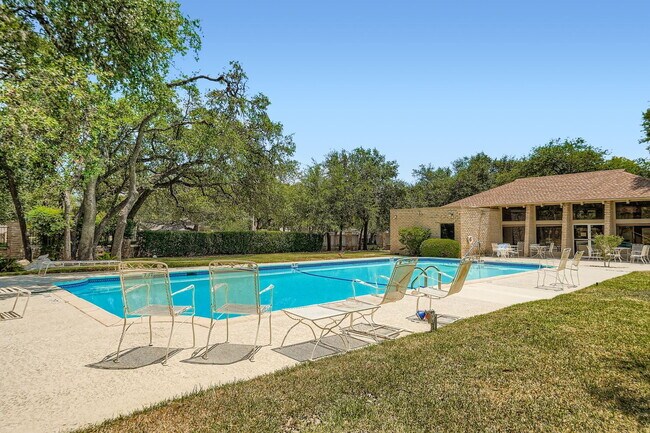 Building Photo - Spacious 3-Bed Townhome in Northwest Hills – Over 3,200 Sq Ft with Courtyard & 2-Car Garage **ALL...
