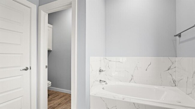 Building Photo - 214 Olde Ml Ct