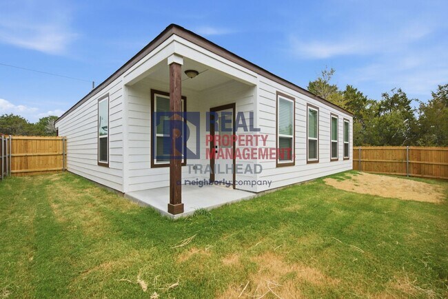 Building Photo - 5805 Barkridge Dr