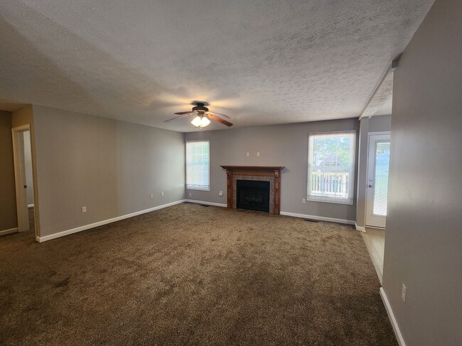 Building Photo - $2150 - 4 Bedroom 3 Full Bath + Bonus Room