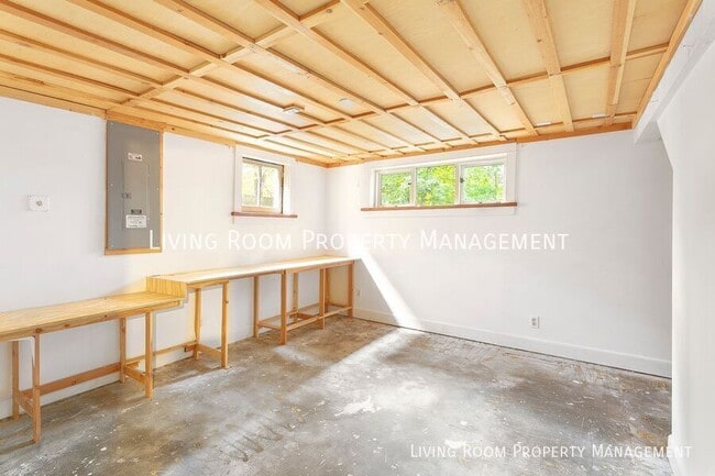 Building Photo - 4335 SE 42nd Ave