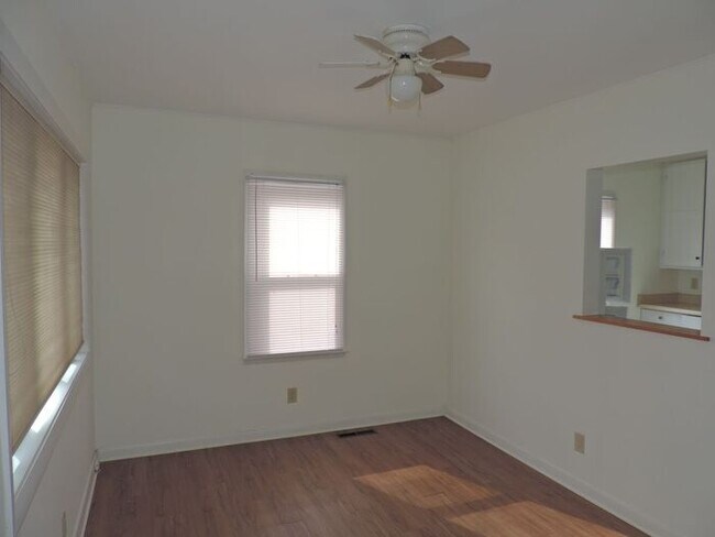 Building Photo - $1,500 | 2 Bedroom, 1 Bathroom House | No ...
