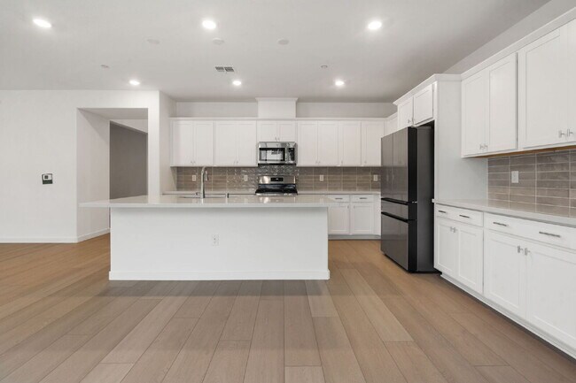 Building Photo - BRAND NEW BUILD 3000SQFT HOUSE FOR RENT