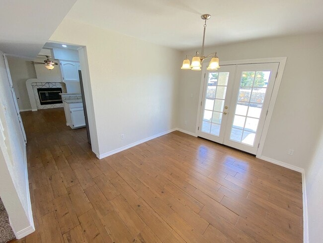 Building Photo - Beautiful North Hills Refrig A/C Home with Pool!