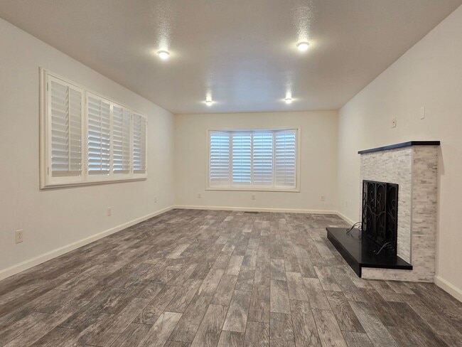 Building Photo - Large Campbell Home, Remodeled Inside, Gorgeous Kitchen, Large Master Suite, A/C, Beautiful Yards!