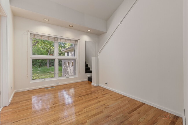 Building Photo - 1660 Hertel Ln
