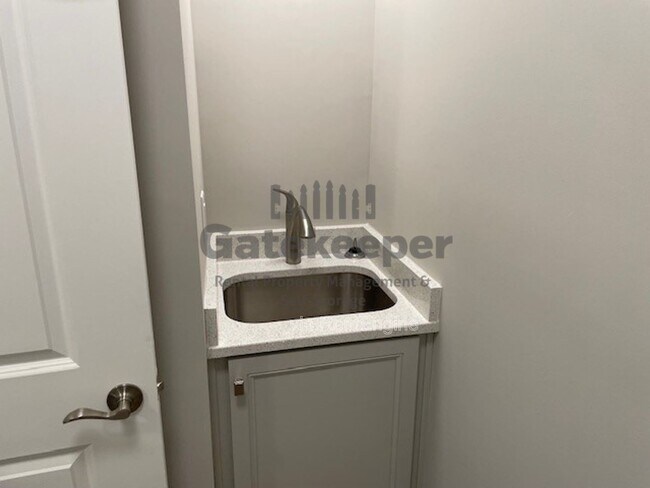Building Photo - 411 Silverbell Ct
