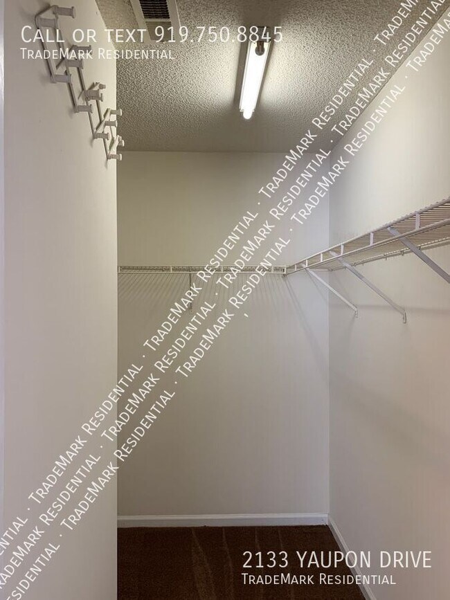 Building Photo - 2133 Yaupon Dr