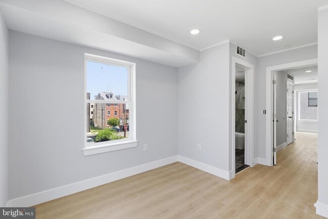 Building Photo - 1511 W Flora St