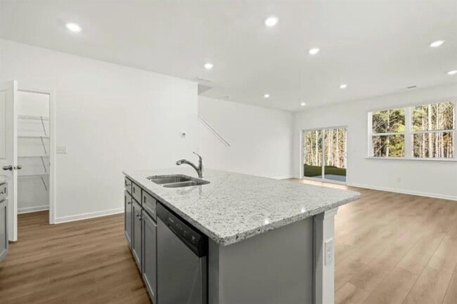 Building Photo - 132 Hazel Dr