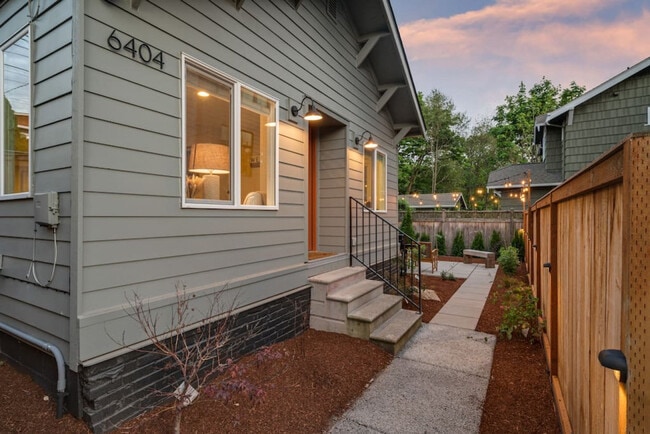 Building Photo - 6404 47th Ave SW