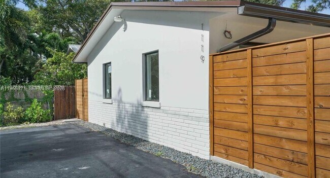 Building Photo - 1119 W Las Olas Blvd