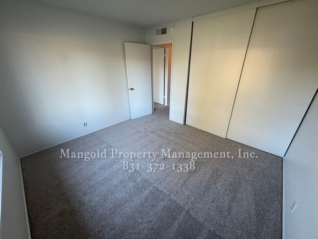 Building Photo - 22490 Ferdinand Dr