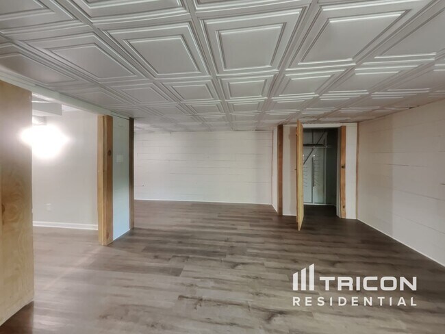 Building Photo - 325 Cypress Ln