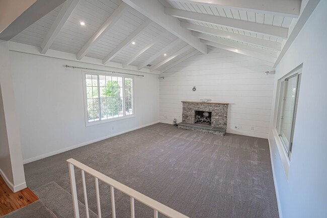 Building Photo - Spacious 4-Bedroom Home with Sun Room & Vi...