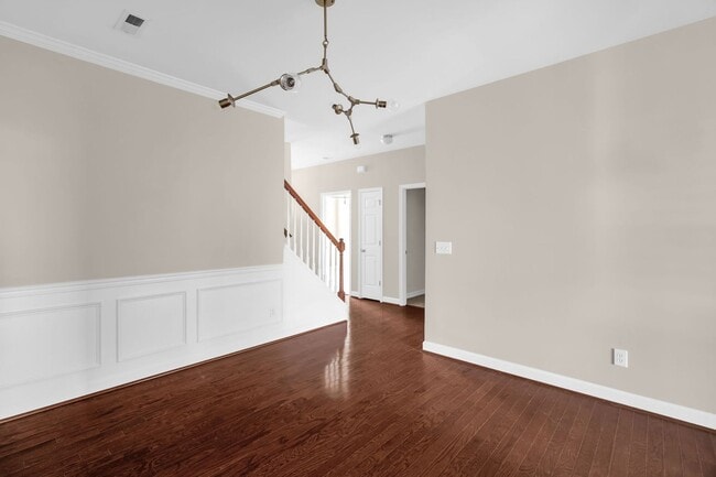 Building Photo - Beautiful Maintanance-Free 3 bedrooms 3 FU...