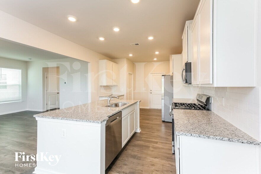 Building Photo - 608 Goldburn Wy