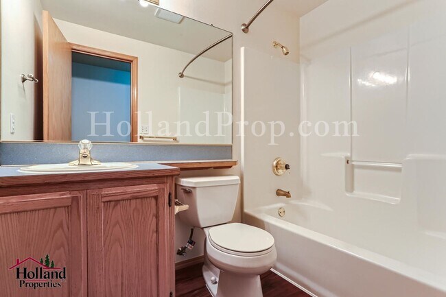 Building Photo - Lovely 3-Bedroom Hillsboro Home with A/C!