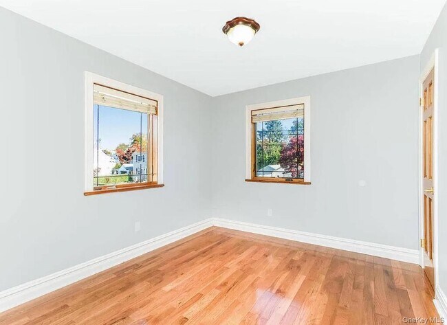 Building Photo - 113 Maple Pl