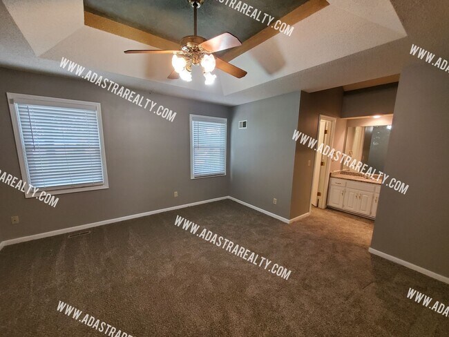 Building Photo - Gorgeous Shawnee Mission NW Home-Coming SO...