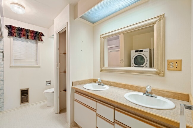 Building Photo - 414 E 32nd St