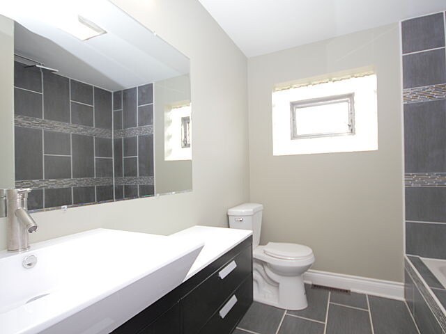 Building Photo - 495 Paxton Ave