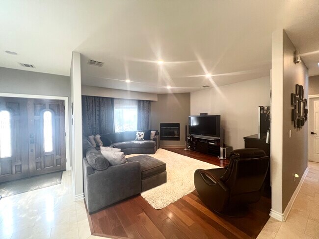 Living Room - 6947 Jellico Ave