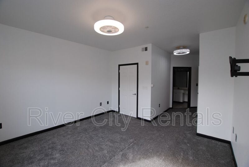 Building Photo - 8539 Gate Pkwy W