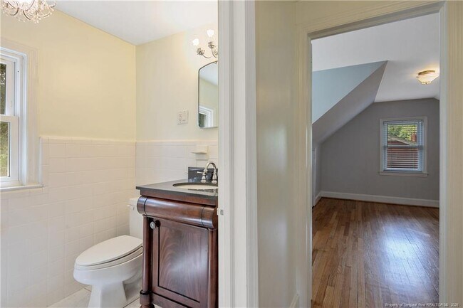 Building Photo - 415 Vista Dr