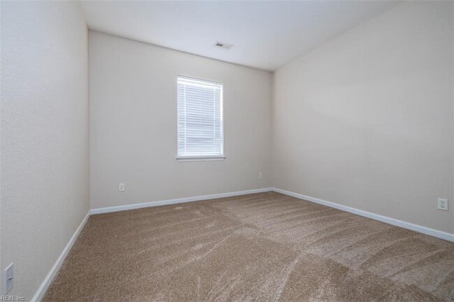 Building Photo - 5819 Woodside Ln