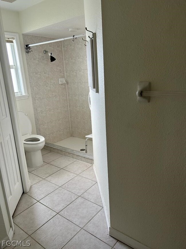 Building Photo - 2028 NE 5th Terrace