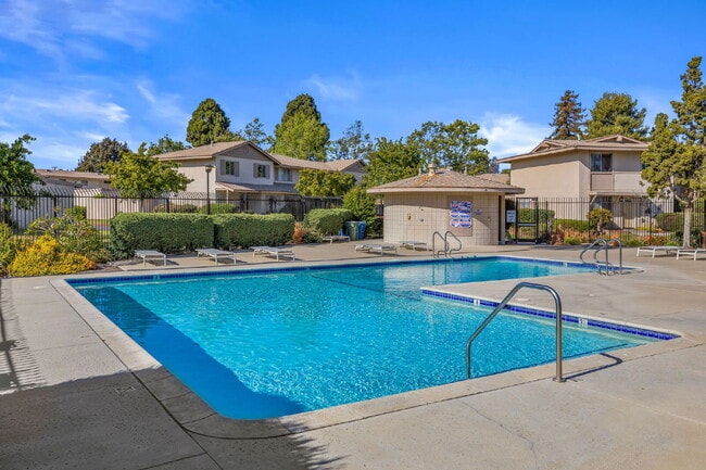 Building Photo - 4 Bedroom Condo for Rent in Ventura!