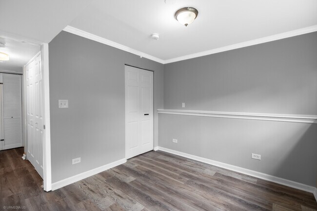 Building Photo - 2122 Kensington Dr