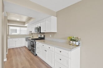 Building Photo - Recently Renovated Multi-Level Condo