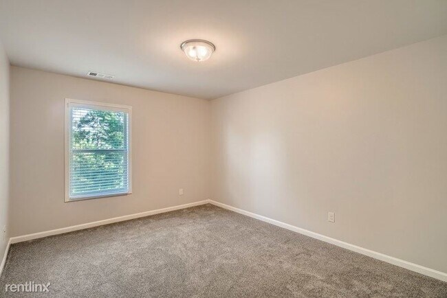 Building Photo - 4 br, 2.5 bath House - 6410 Country Lake R...