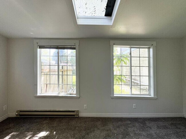 Building Photo - 531 Monroe Street