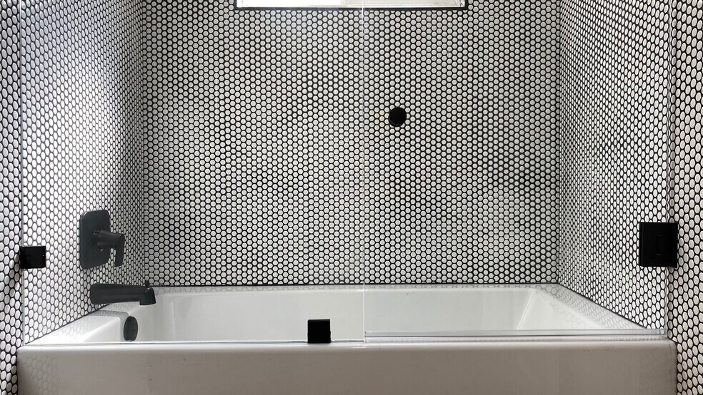 Master Bath - 6474 Cavalleri Rd