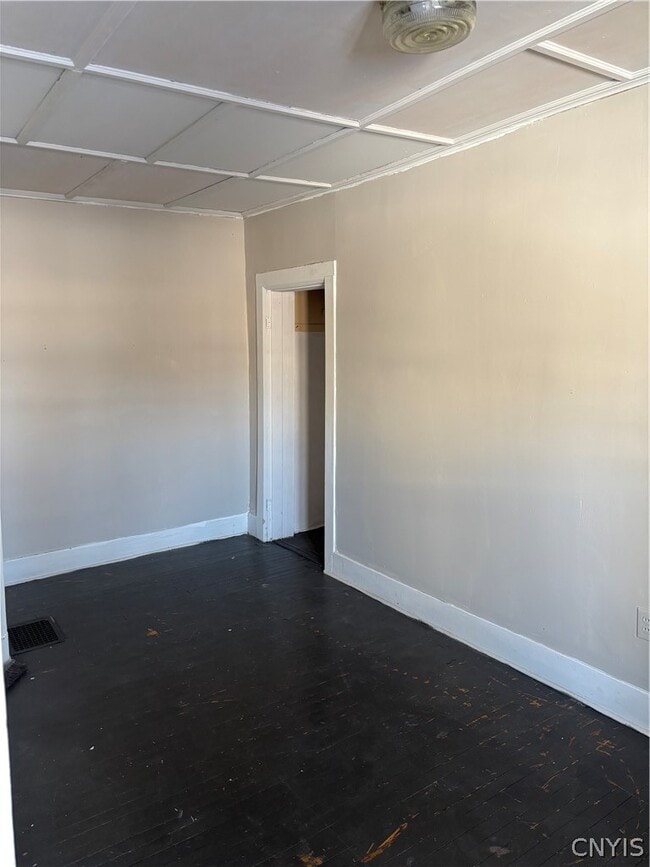 Building Photo - 108 Maple St